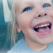 Pourquoi mon enfant rigole quand je me fâche ?