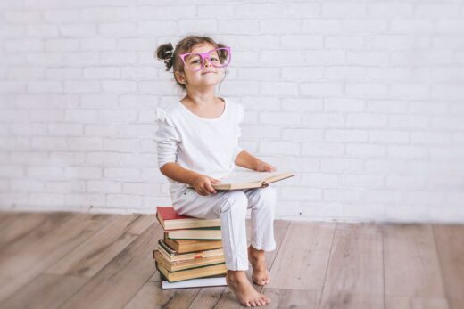 Enfant Apprend à Lire