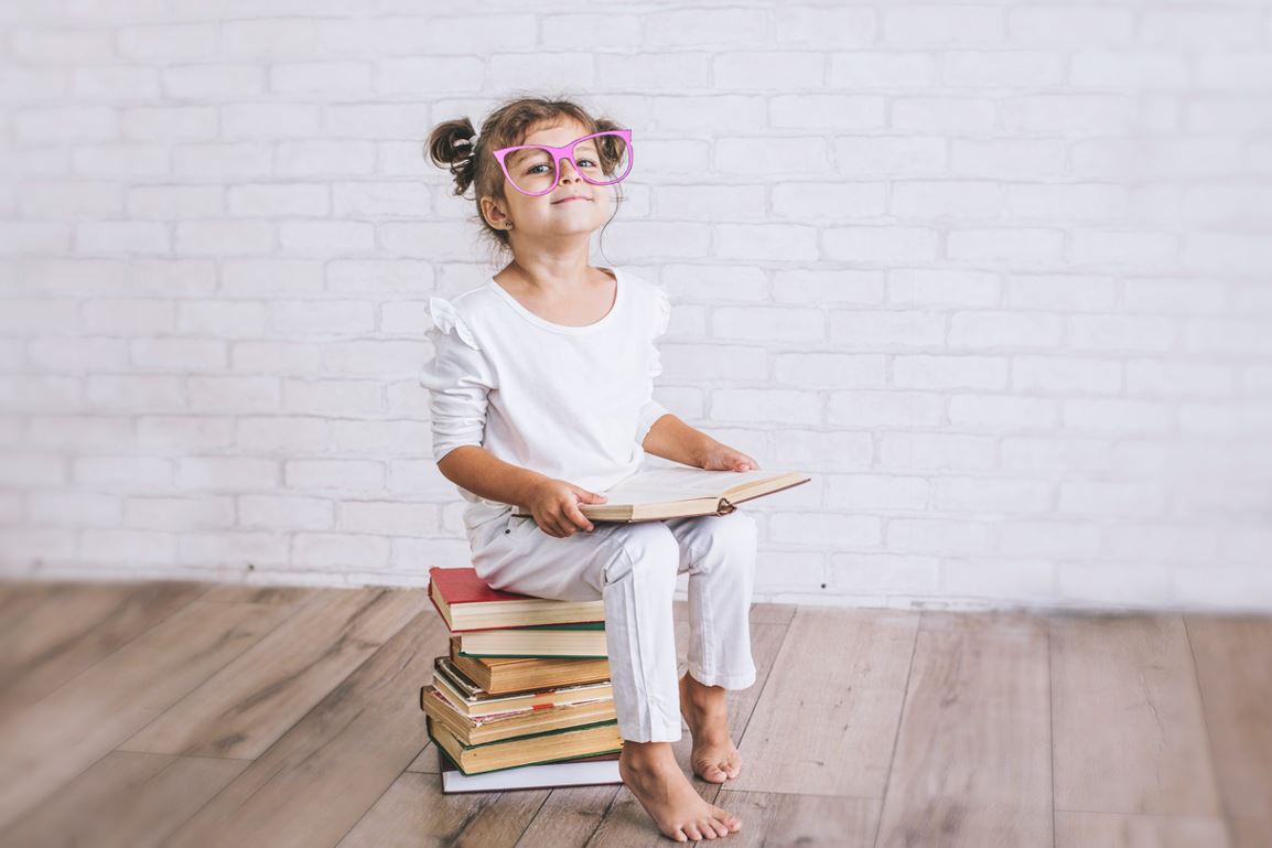 Enfant Apprend à Lire