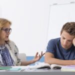Relation compliquée entre adolescent et professeure