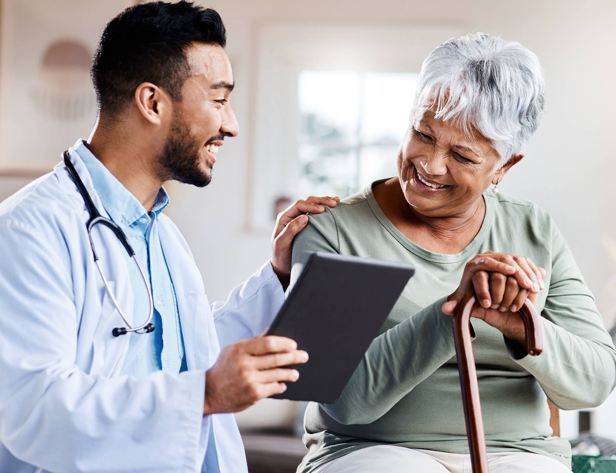 alt = Choisir une mutuelle santé adaptée aux besoins des seniors